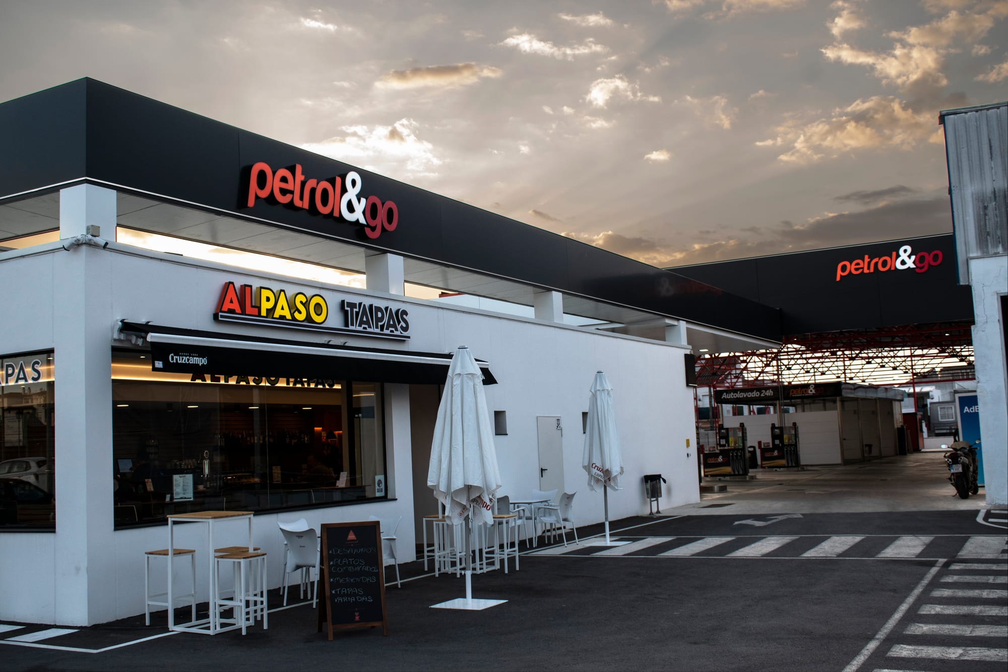 Fachada Petrol&Go · Al Paso Tapas